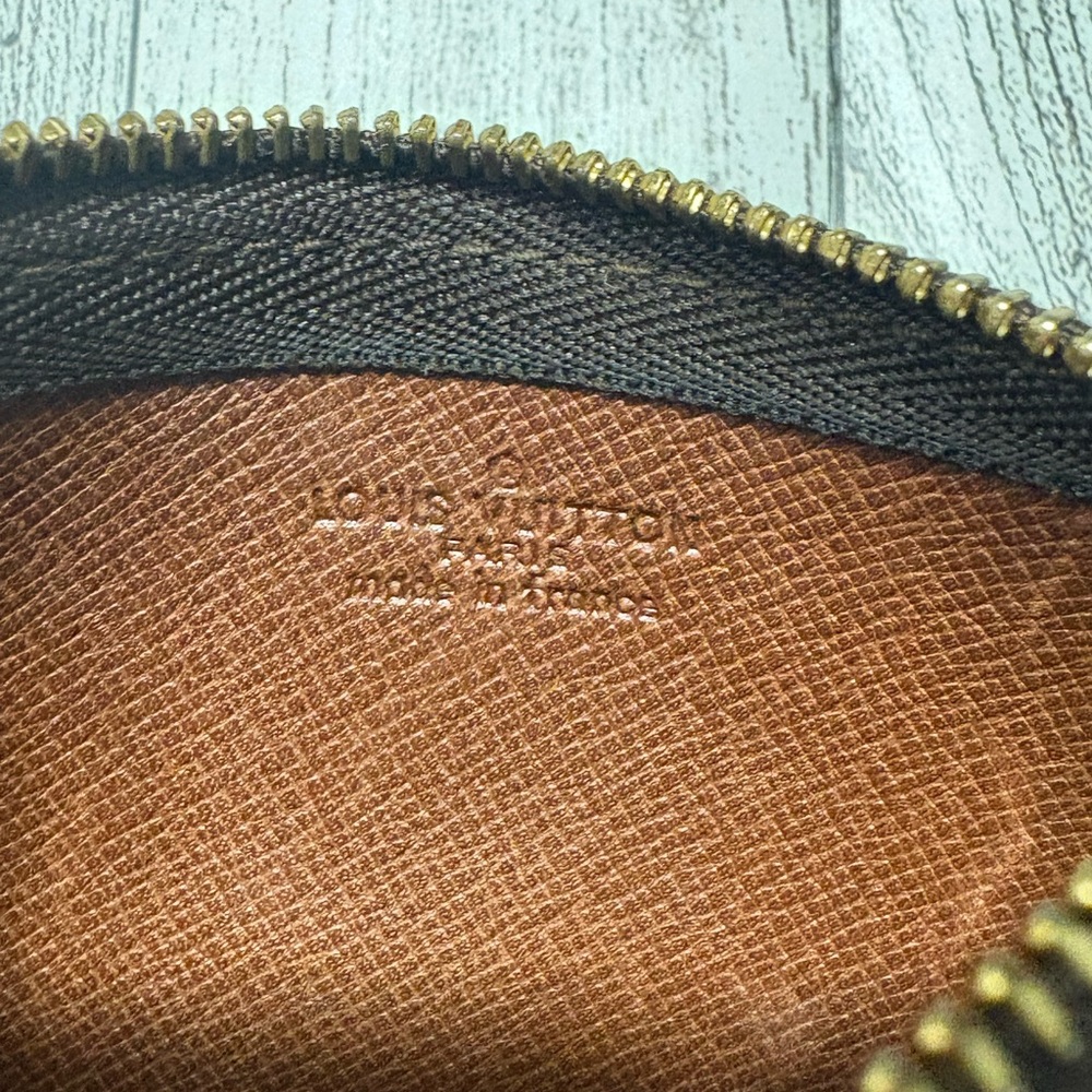 💯 Authentic Monogram Canvas Pochette Cles Key Pouch 🤍🤎 - Picture 5 of 7
